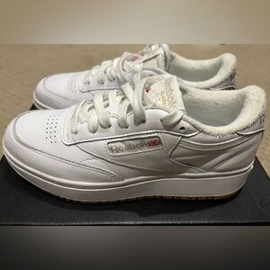 Never worn-REEBOK CLASSICS Club C Women’s white Size 6